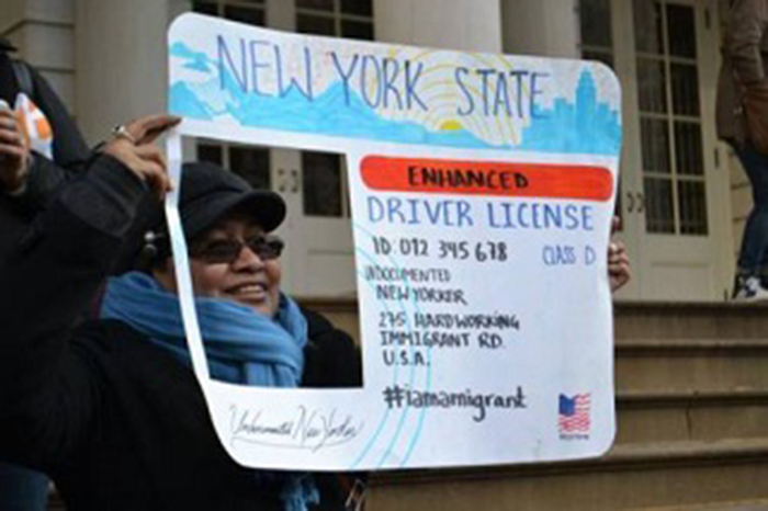 Foto24 Ativista em NY Ativistas criam fundo em prol de carteiras para indocumentados em NY