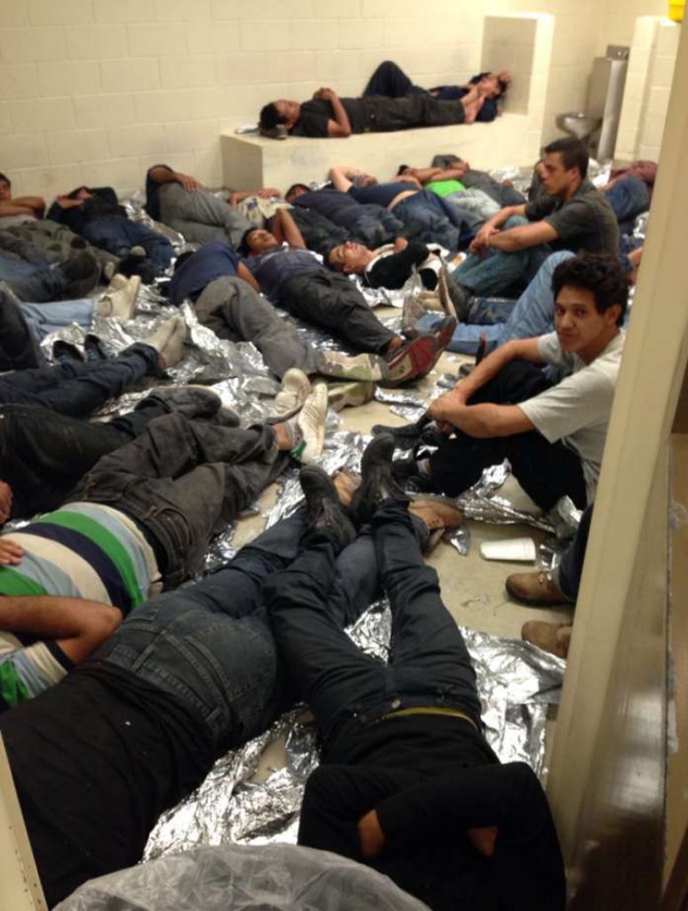 Foto5 Imigrantes em abrigo ICE deixa imigrantes nas ruas devido à superlotação em centros de detenção