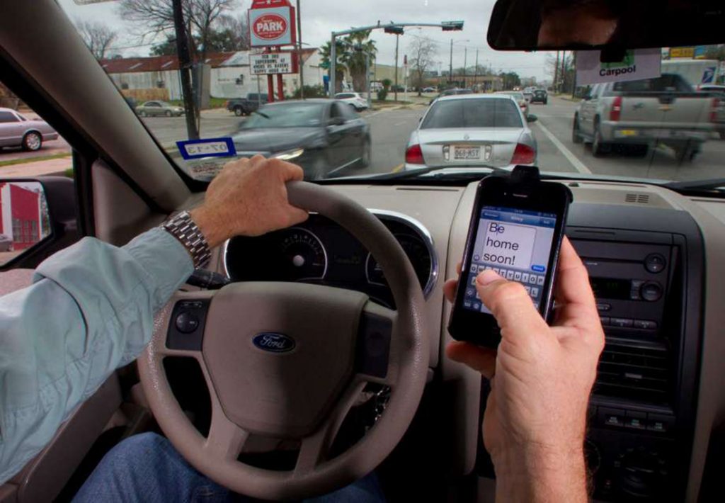 Foto3 Dirigindo e enviando mensagem de texto NJ: Combate a “motoristas distraídos” começa na segunda (1)