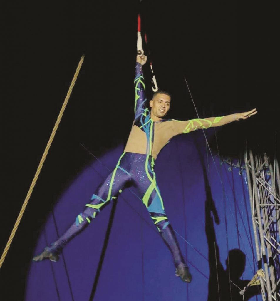 Foto23 Webert Silva Trapezista brasileiro é atração no Universoul Circus em NJ