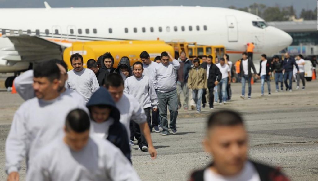 Foto24 Imigrantes deportados EUA quer acelerar deportação de solicitantes de asilo na fronteira