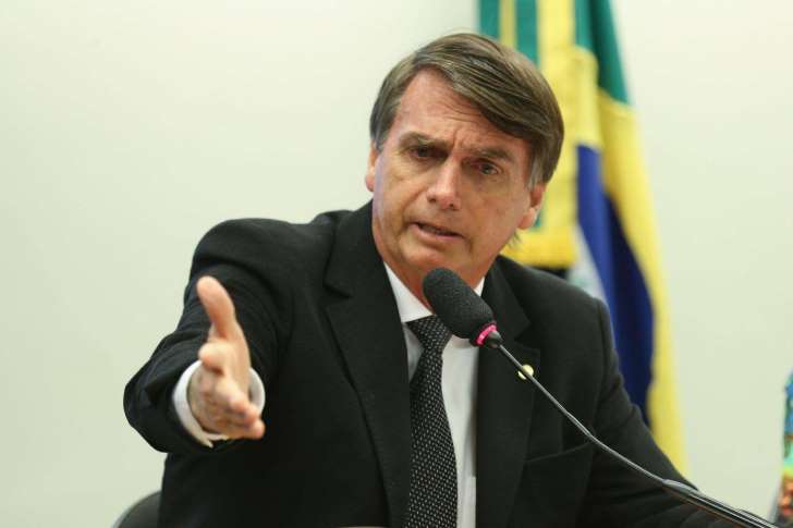 bolso explica Indesejado em NY, Bolsonaro pode receber prêmio em outro estado