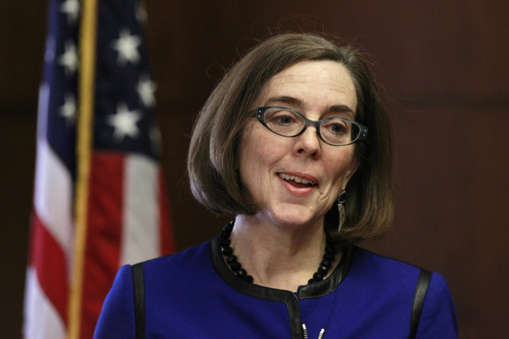 Foto18 Kate Brown Senado aprova carteira para indocumentados em Oregon