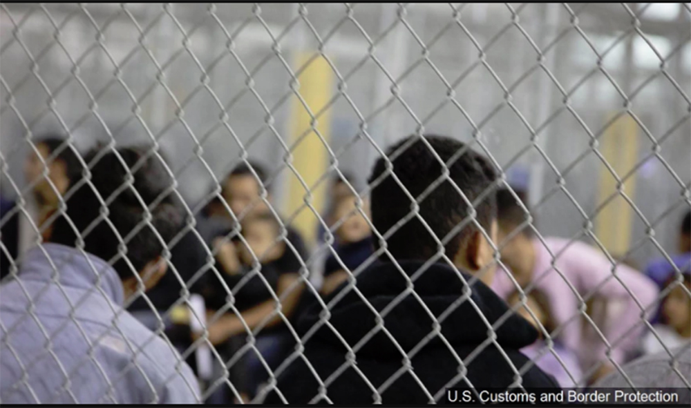 Foto21 Criancas em abrigo Famílias imigrantes separadas processam os EUA em US$ 3 milhões cada