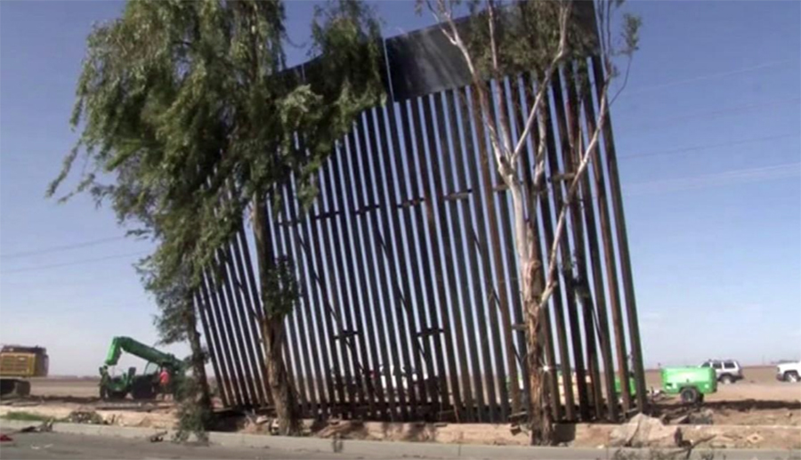 Foto10 Muro na fronteira Vento derruba muro de Trump na fronteira com o México